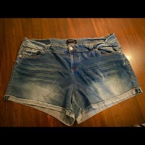 Womens Plus size Jean shorts. Very stretchy. Size 22